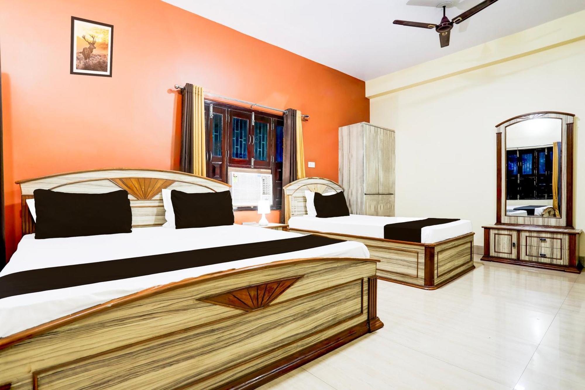Fabhotel Rb Palace فاراناسي المظهر الخارجي الصورة
