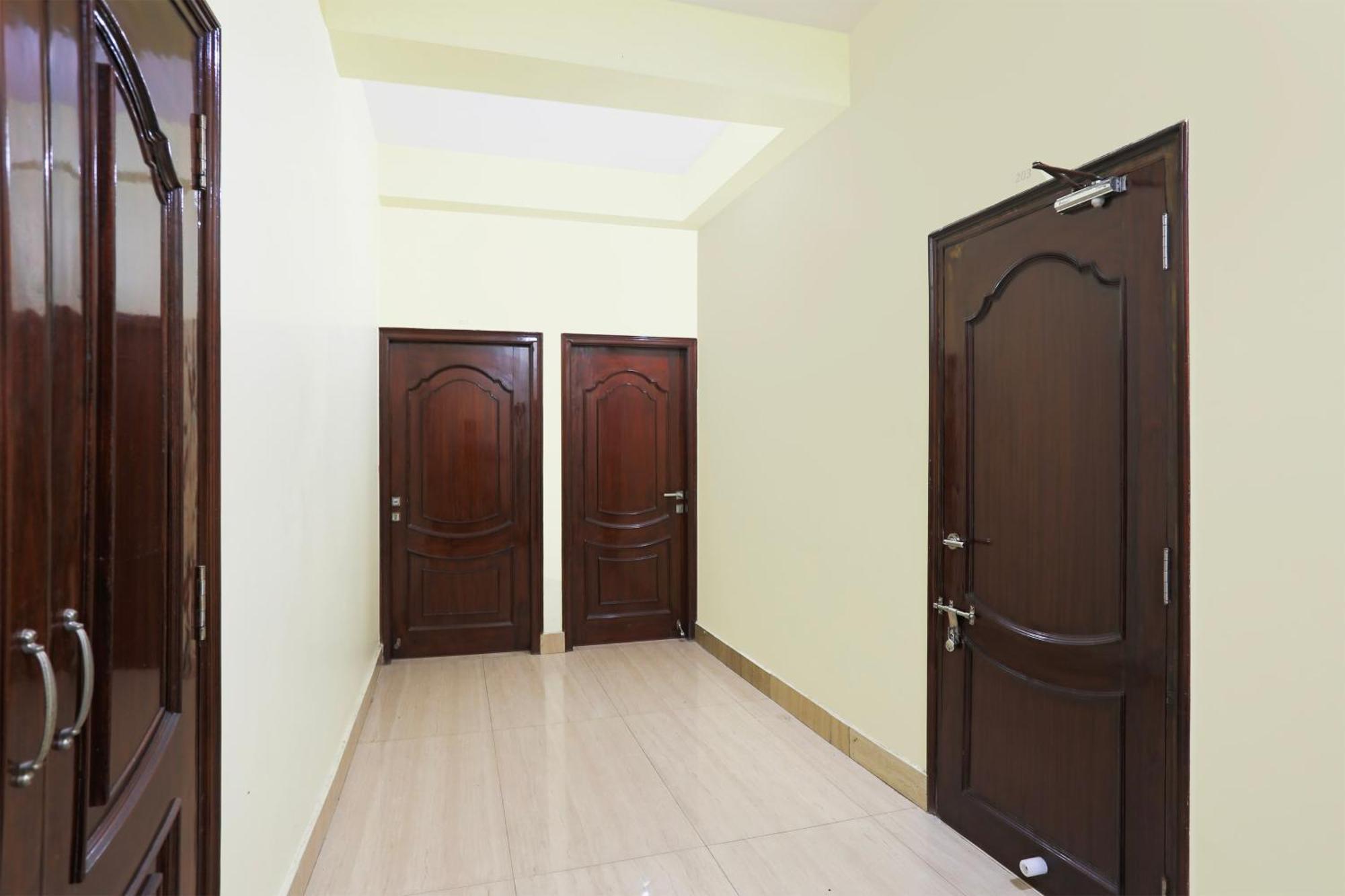Fabhotel Rb Palace فاراناسي المظهر الخارجي الصورة